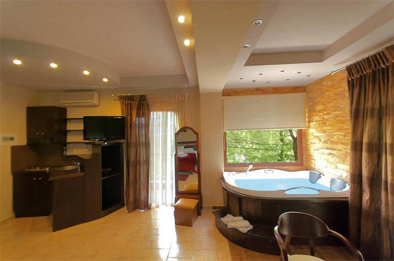 Nostos Hotel Káto Loutrákion الغرفة الصورة